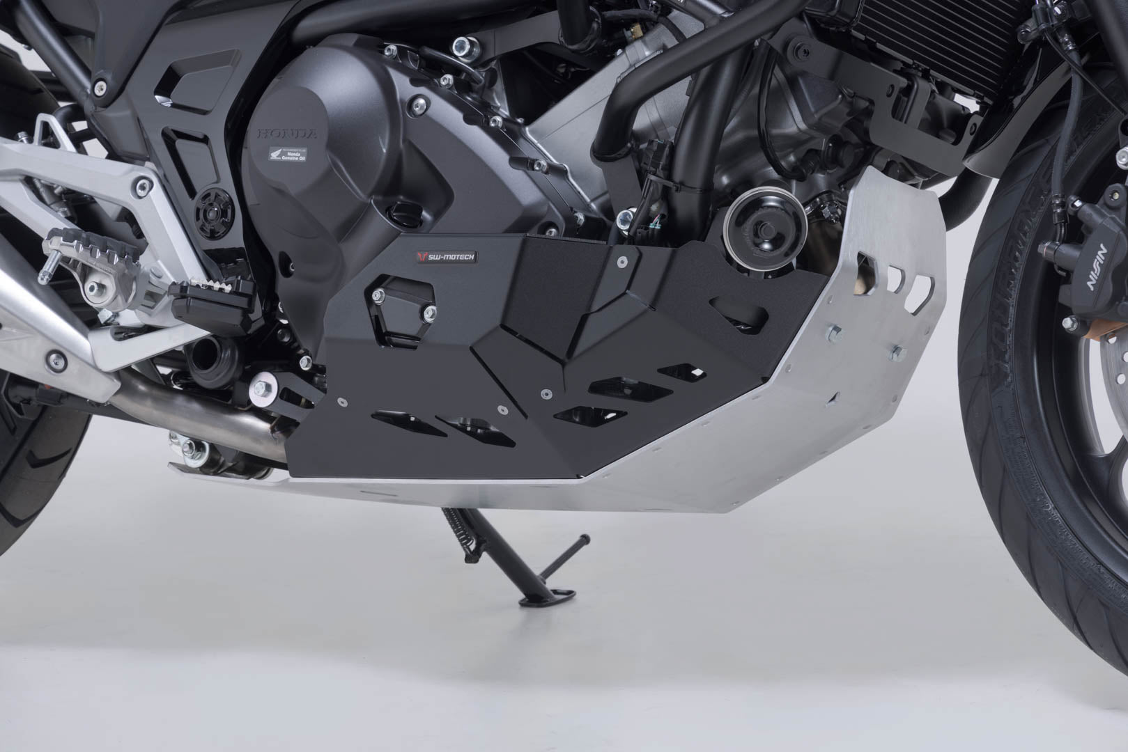 SW-MOTECH / SWモテック エンジンガード（ブラック／シルバー）。Honda NC700 / NC750（DCT搭載）。 | MSS.01.151.10102