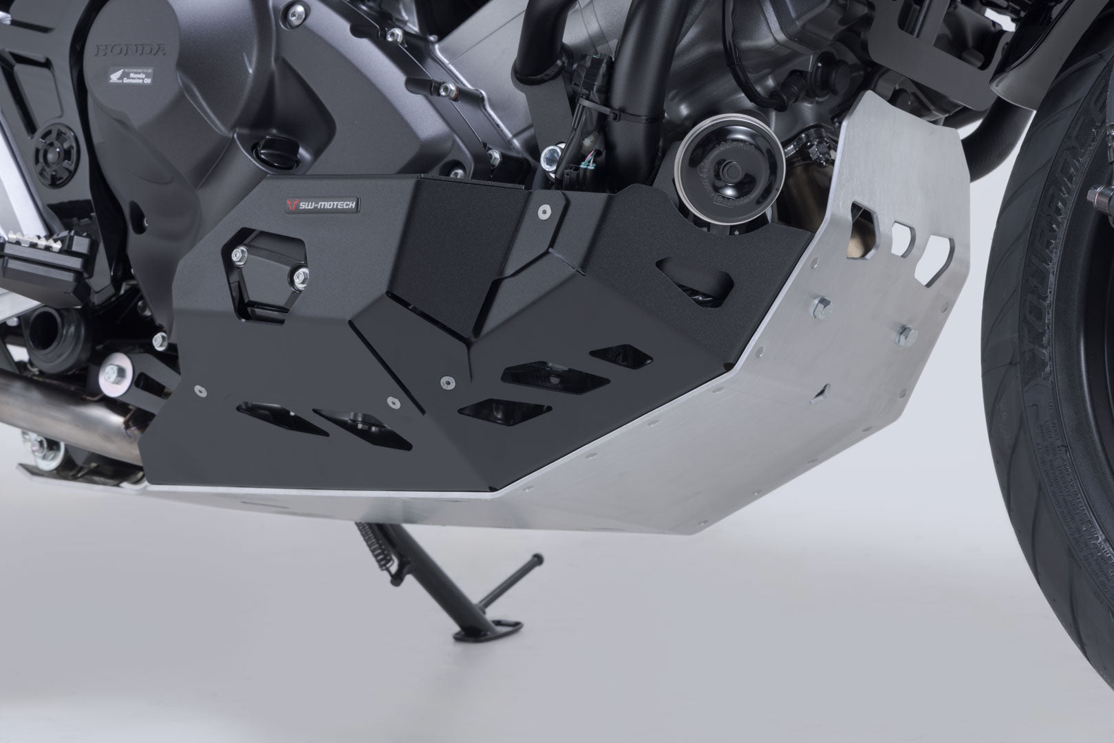 SW-MOTECH / SWモテック エンジンガード（ブラック／シルバー）。Honda NC700 / NC750（DCT搭載）。 | MSS.01.151.10102