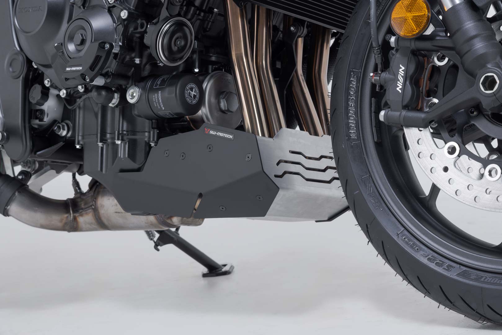 SW-MOTECH / SWモテック フロントスポイラー（ブラック／シルバー）。Honda CB1000 ホーネット（24-）。 | MSS.01.211.10000
