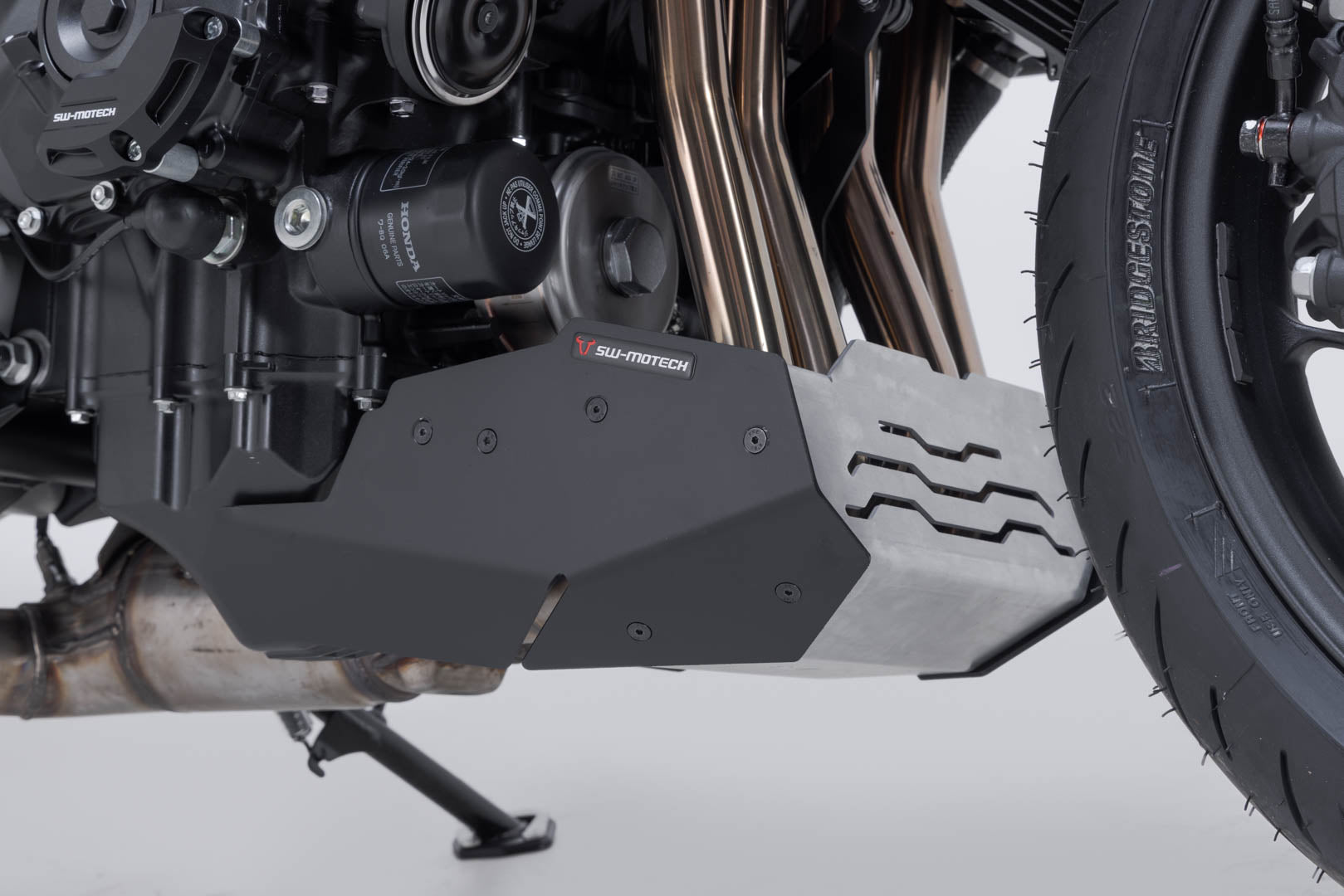 SW-MOTECH / SWモテック フロントスポイラー（ブラック／シルバー）。Honda CB1000 ホーネット（24-）。 | MSS.01.211.10000