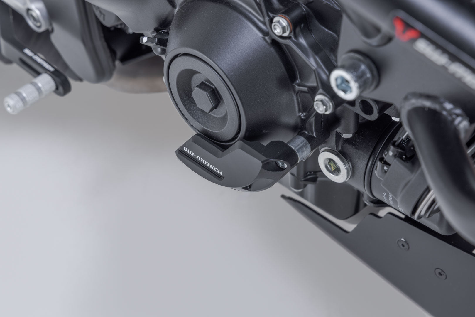 SW-MOTECH / SWモテック Honda CB1000 ホーネット (24-) 用エンジンカバープロテクション。 | MSS.01.211.10100
