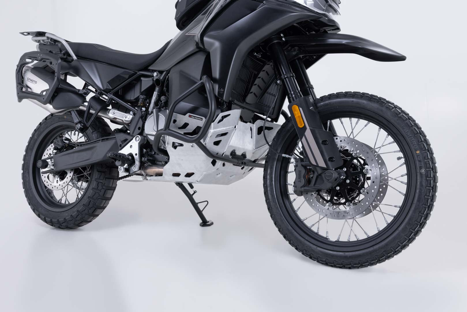 SW-MOTECH / SWモテック エンジンガード（シルバー）。CFMoto 800MT-X (24-)。 | MSS.10.057.10000/S