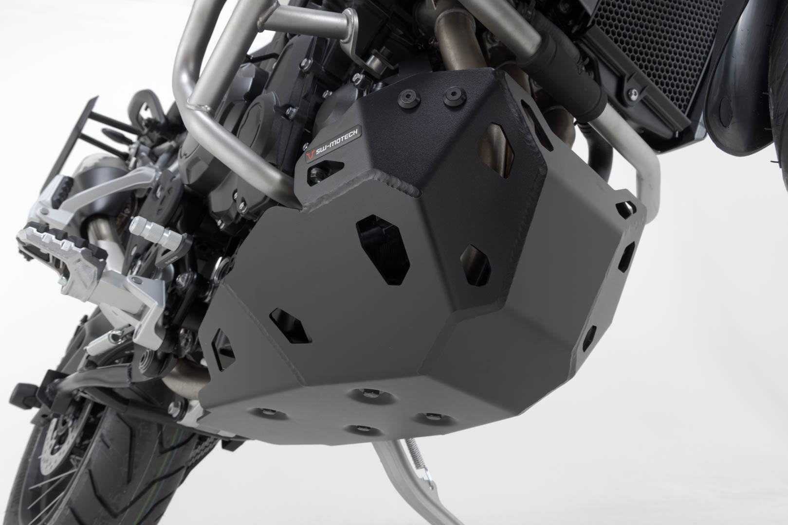 SW-MOTECH / SWモテック エンジンガード（ブラック）。Tiger 900 Rally PRO (23-)用。OEM-SBL対応。 | MSS.11.608.10100/B