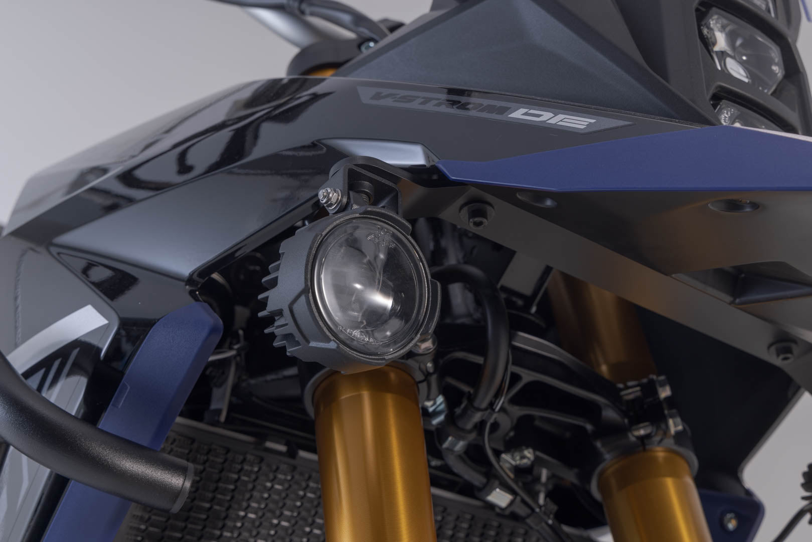 SW-MOTECH / SWモテック EVO ロングビームヘッドライトキット（ブラック）。Suzuki V-Strom 800 / 800DE（22年～）。 | NSW.05.845.61000/B