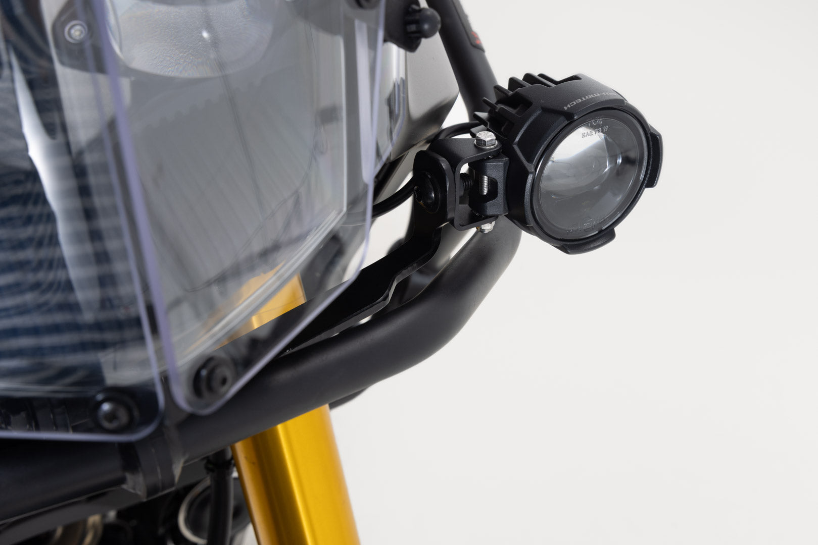 SW-MOTECH / SWモテック ヘッドライトホルダー（ブラック）。Yamaha テネレ 700 / ラリー（24-）。 | NSW.06.799.10101/B