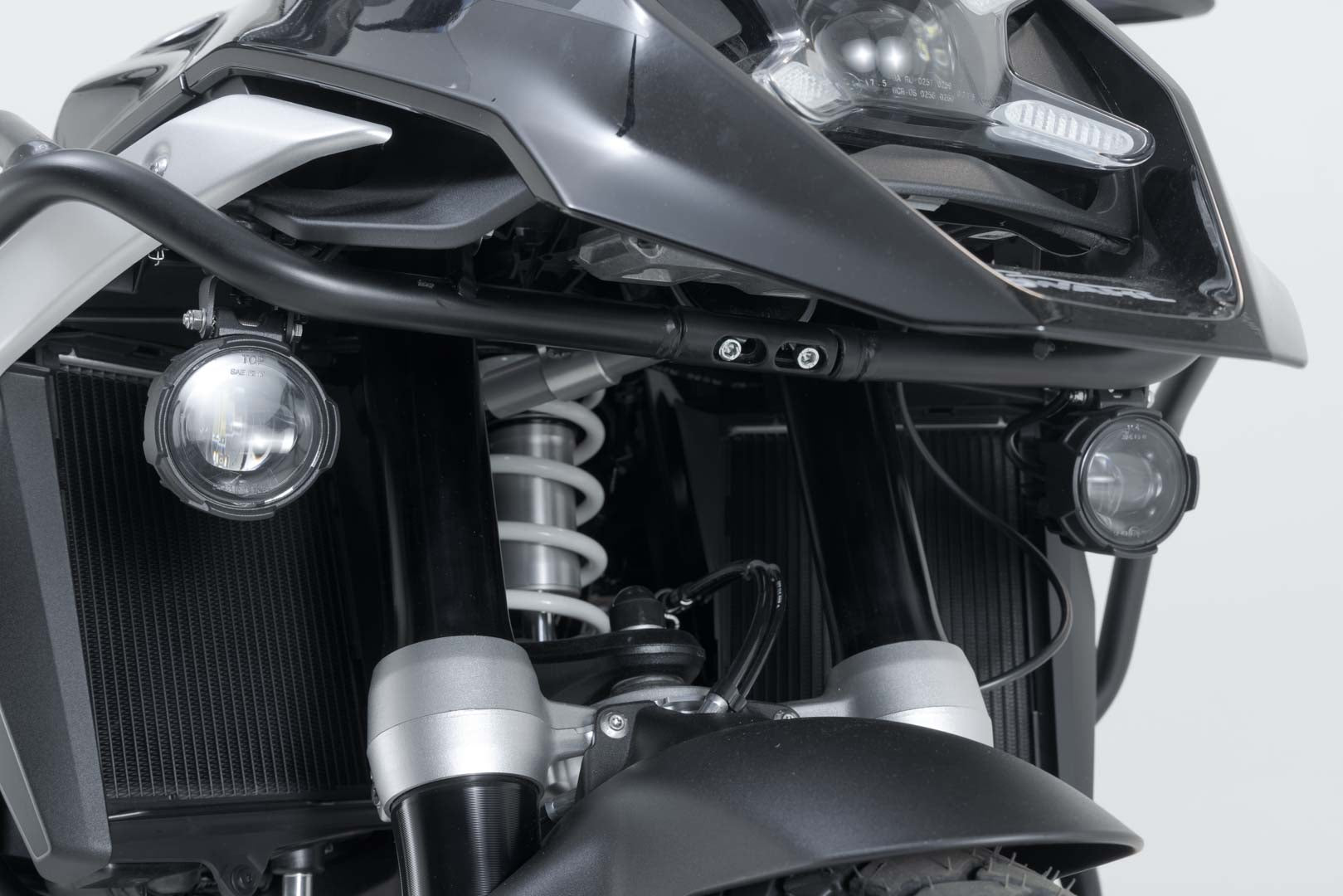 SW-MOTECH / SWモテック EVO ロングレンジヘッドライトキット（ブラック）。BMW R 1300 GS（23-）。 | NSW.07.975.61000/B