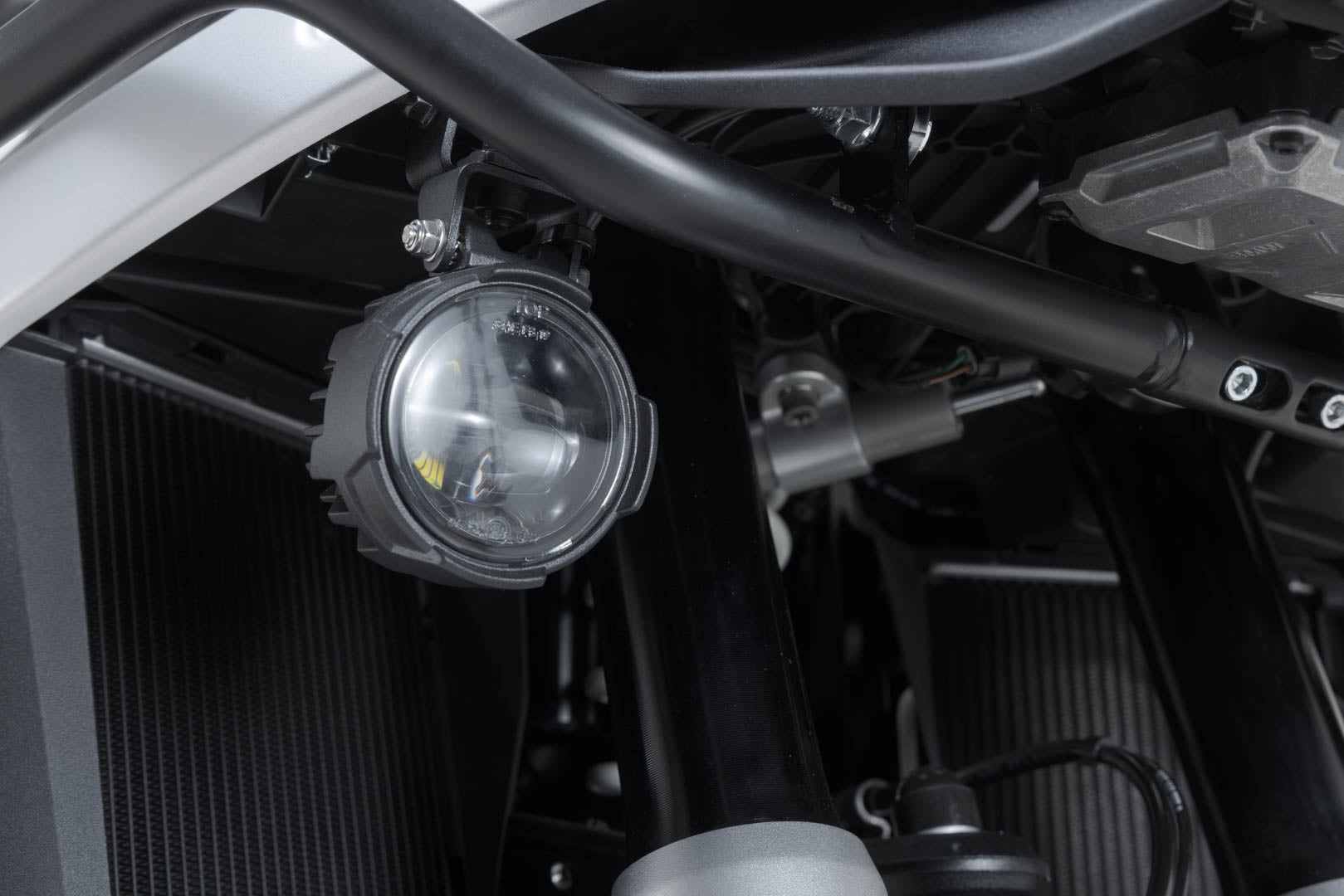 SW-MOTECH / SWモテック EVO ロングレンジヘッドライトキット（ブラック）。BMW R 1300 GS（23-）。 | NSW.07.975.61000/B
