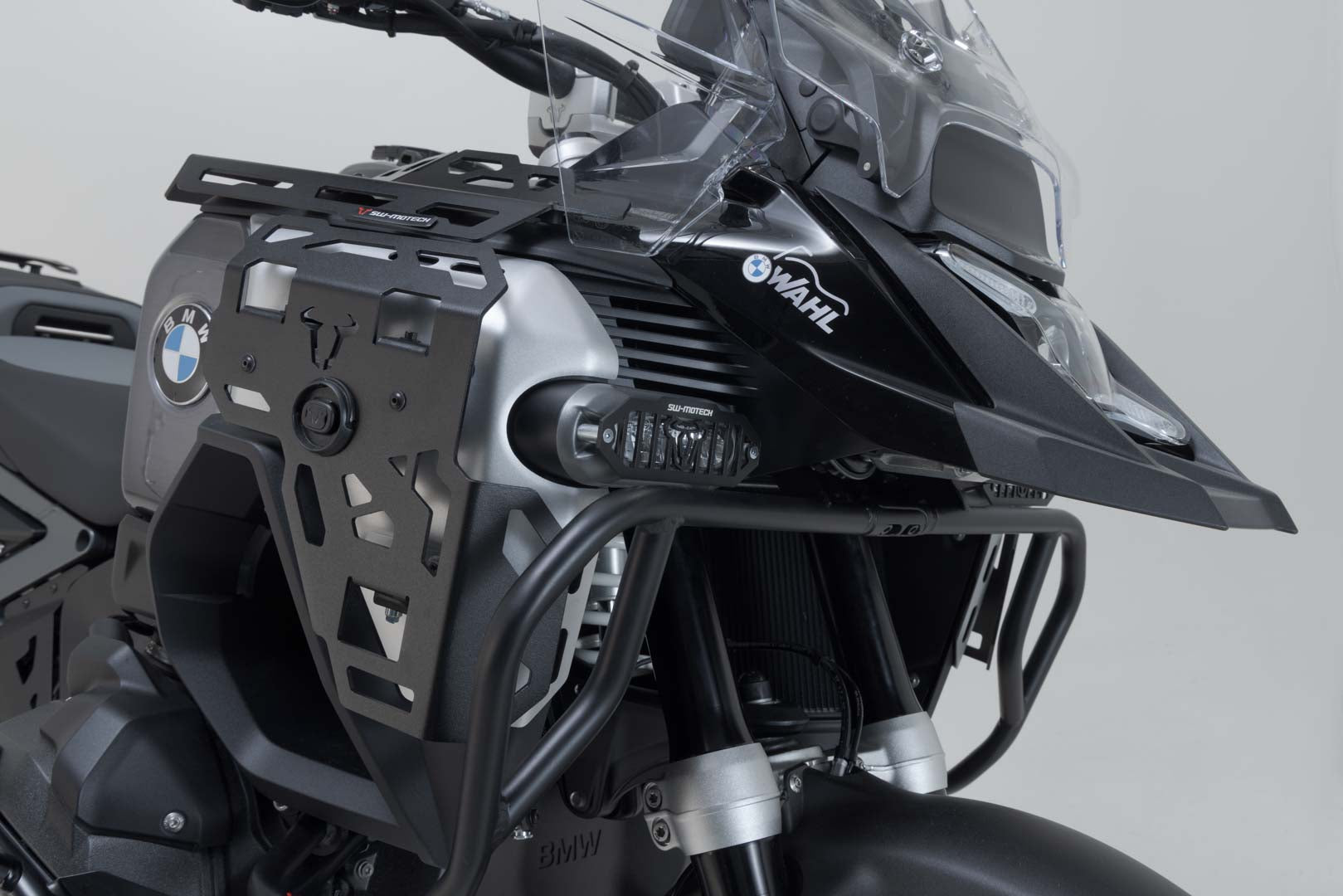 SW-MOTECH / SWモテック 補助ヘッドライト用プロテクション（ブラック）。BMW R 1300 GS Adventure (24-)。 | NSW.07.976.10000/B