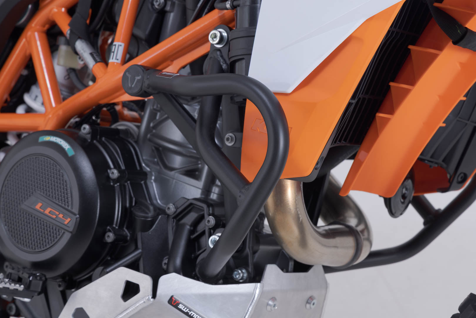 SW-MOTECH / SWモテック ブラック・クラッシュバー。KTM 690 Enduro R (25-)。 | SBL.04.946.10000/B