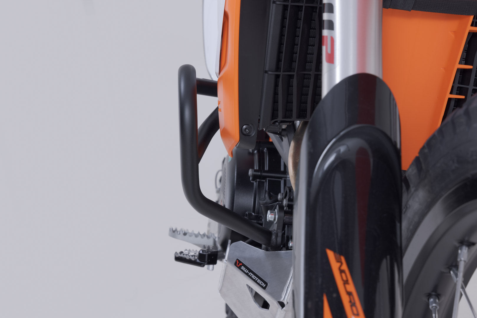 SW-MOTECH / SWモテック ブラック・クラッシュバー。KTM 690 Enduro R (25-)。 | SBL.04.946.10000/B