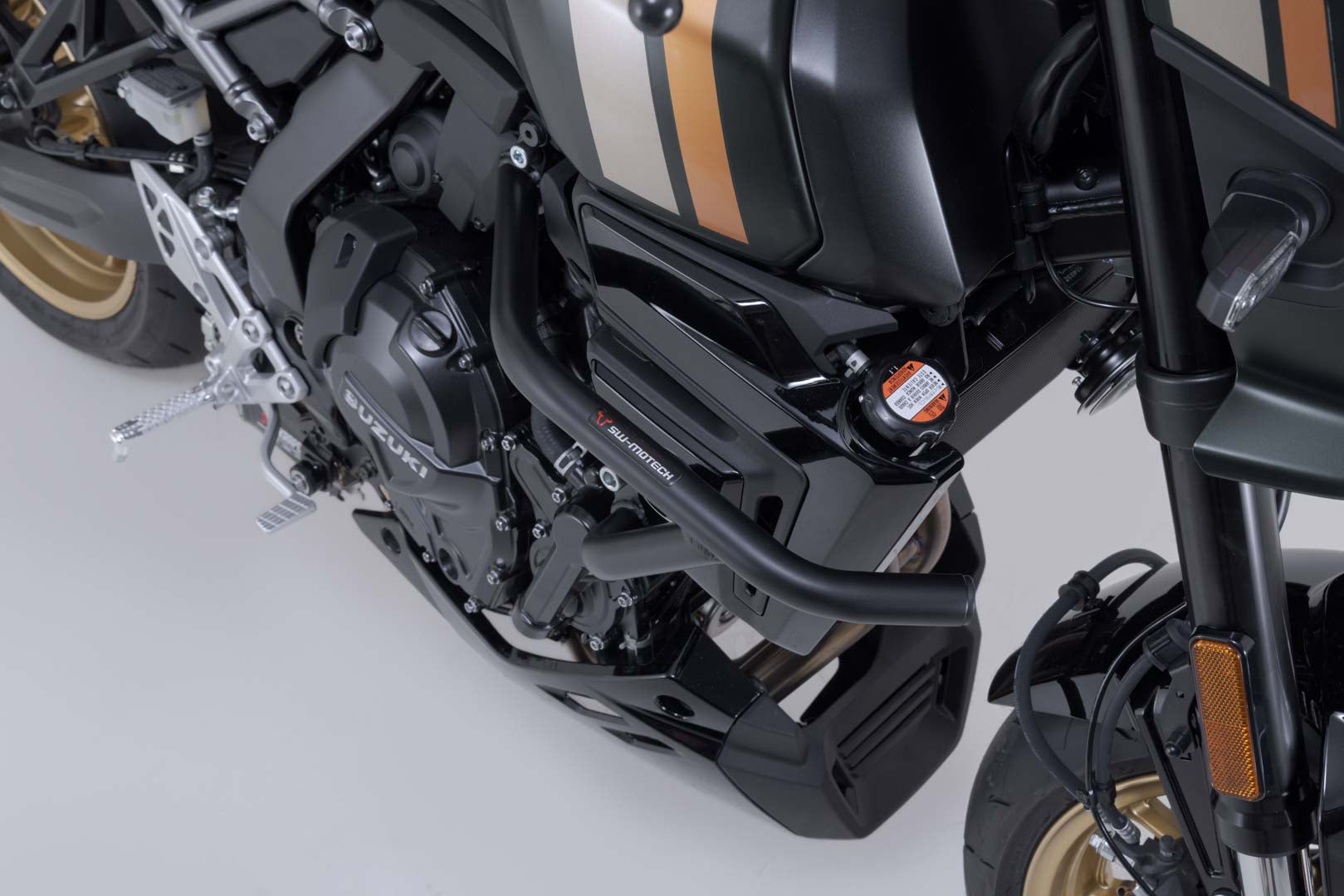 SW-MOTECH / SWモテック クラッシュバー（ブラック）。Suzuki GSX-8T / TT (25-)。 | SBL.05.031.10000/B