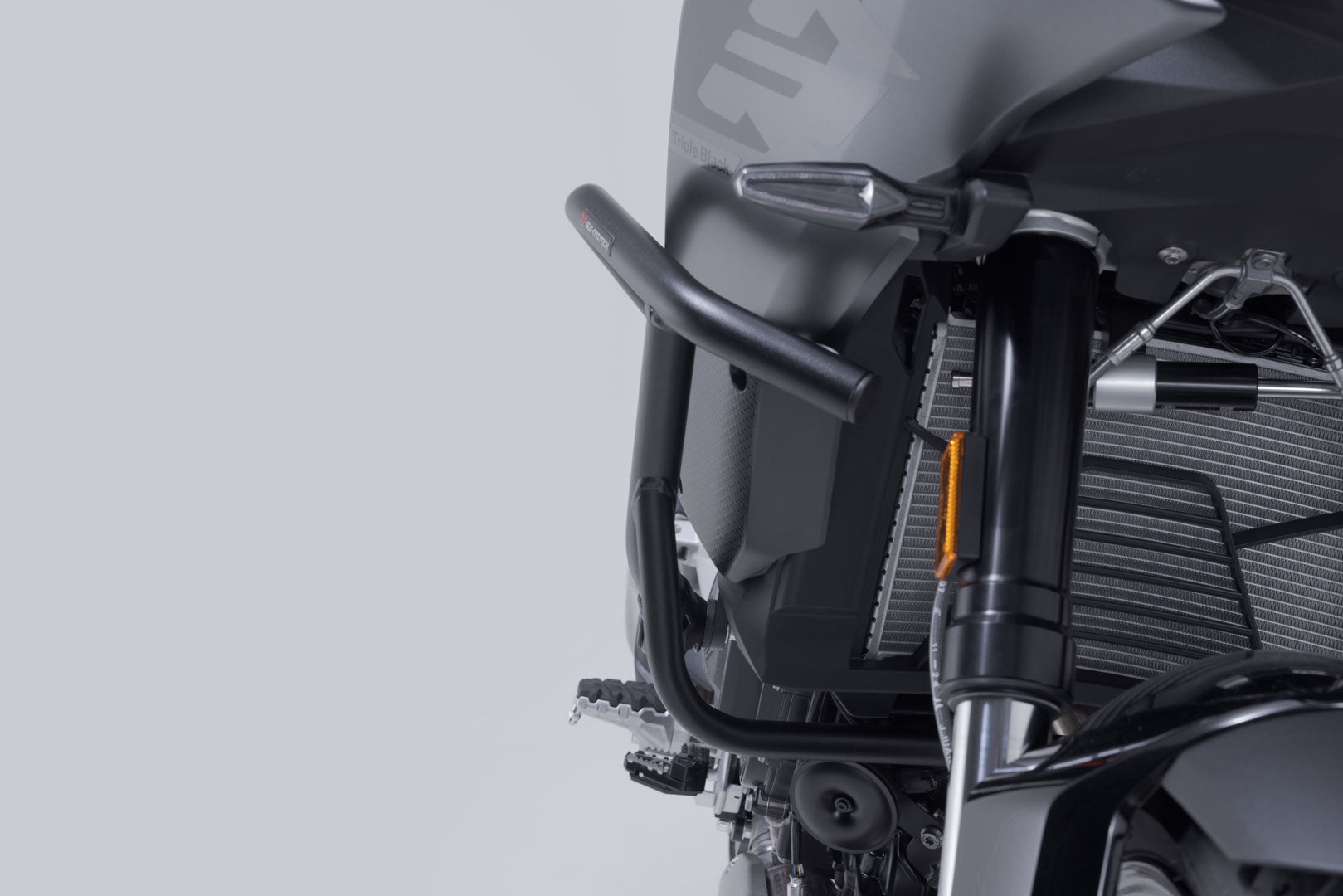 SW-MOTECH / SWモテック クラッシュバー・ブラック。BMW F 900 XR (19-)。 | SBL.07.949.10001/B
