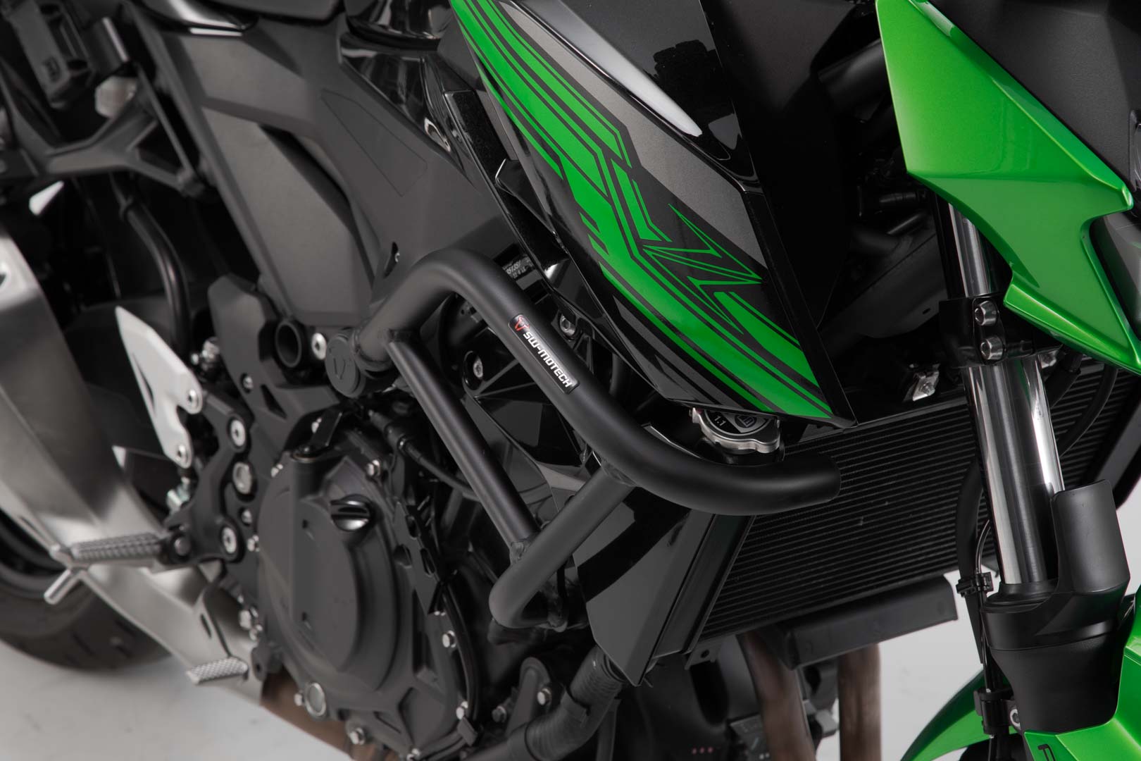SW-MOTECH / SWモテック ブラック・クラッシュバー。Kawasaki Z400 (18-)、Z500 (23-)。 | SBL.08.923.10001/B
