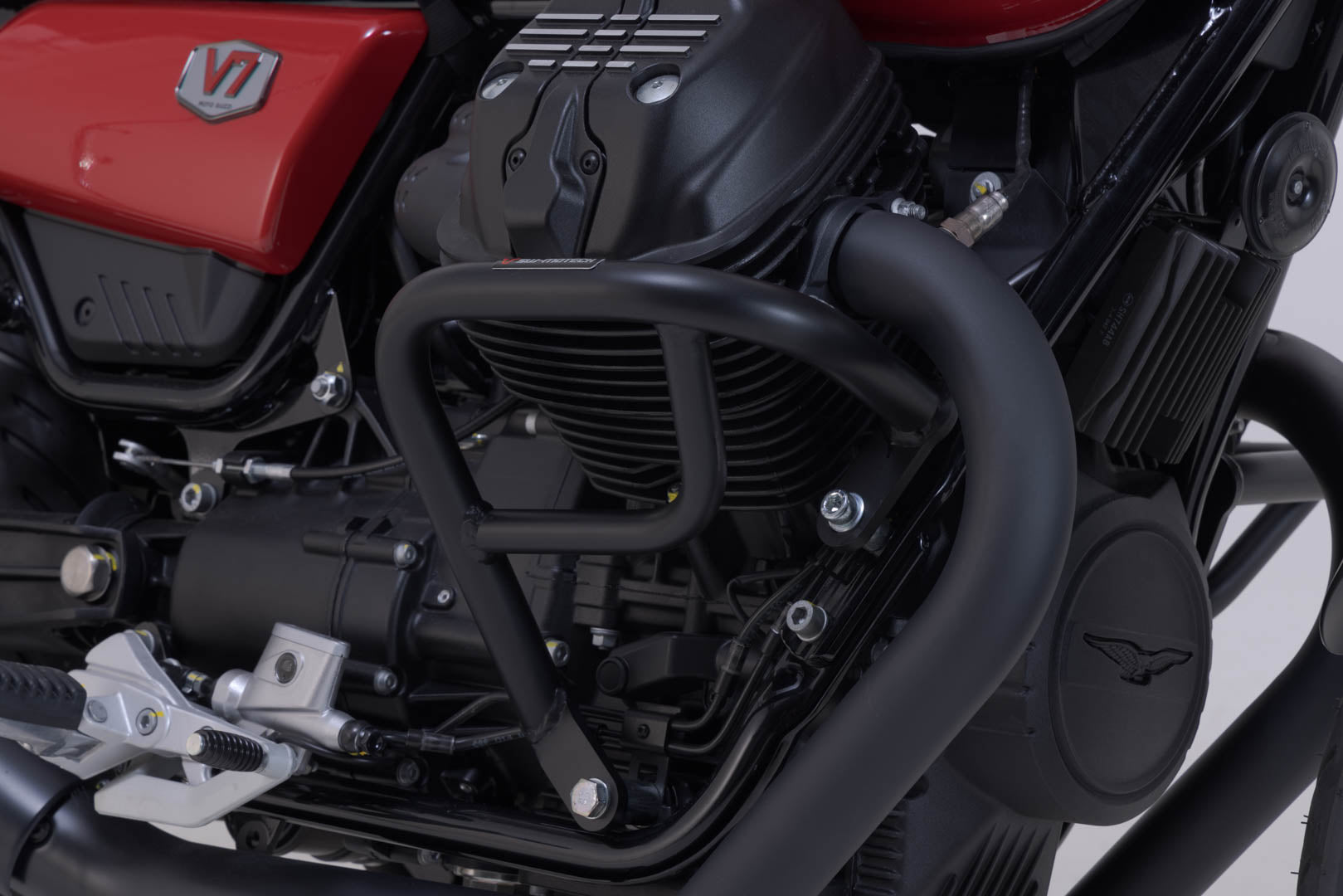 SW-MOTECH / SWモテック ブラック・クラッシュバー。Moto Guzzi V7/V9 モデル用。 | SBL.17.847.10000/B