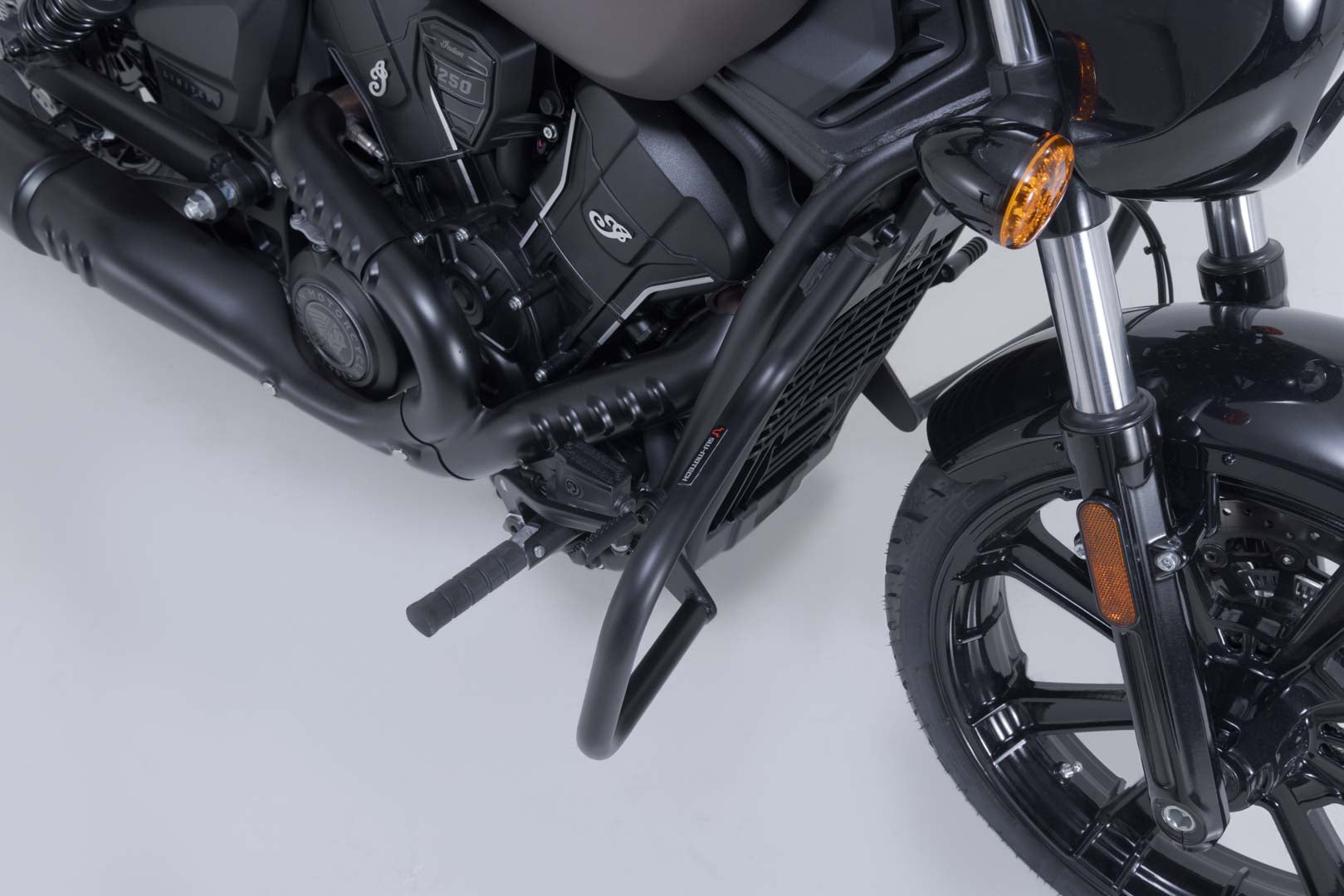 SW-MOTECH / SWモテック ブラック・クラッシュバー。インディアン・スカウト・モデル（24-）。 | SBL.20.394.10000/B