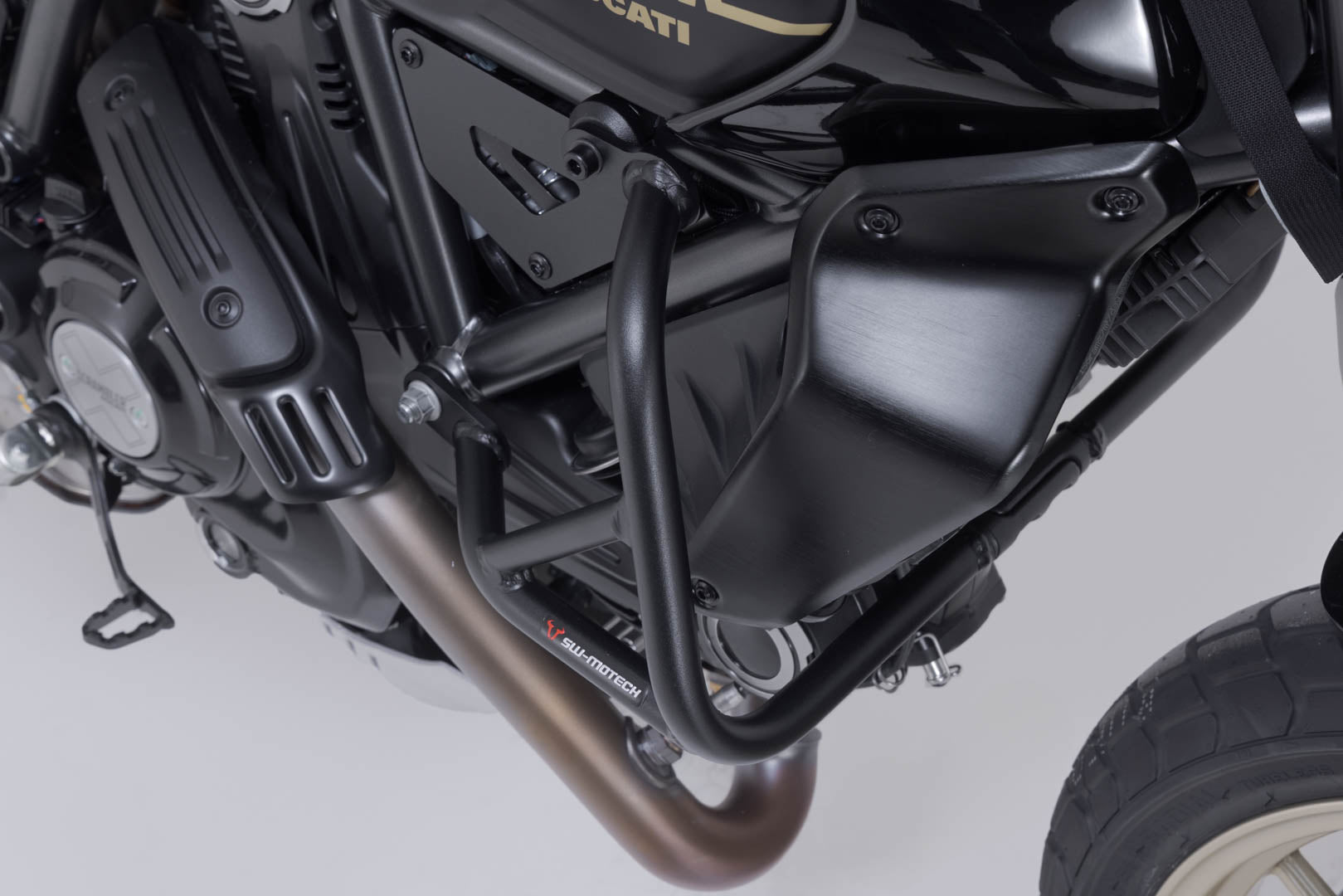 SW-MOTECH / SWモテック ブラック・クラッシュバー。Ducatiスクランブラー各モデル（23年以降）。 | SBL.22.088.10001/B