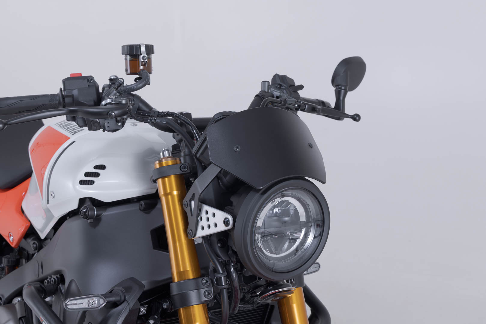 SW-MOTECH / SWモテック ブラックウィンドシールド。Yamaha XSR900 (21-)。 | SCT.06.932.10001/B