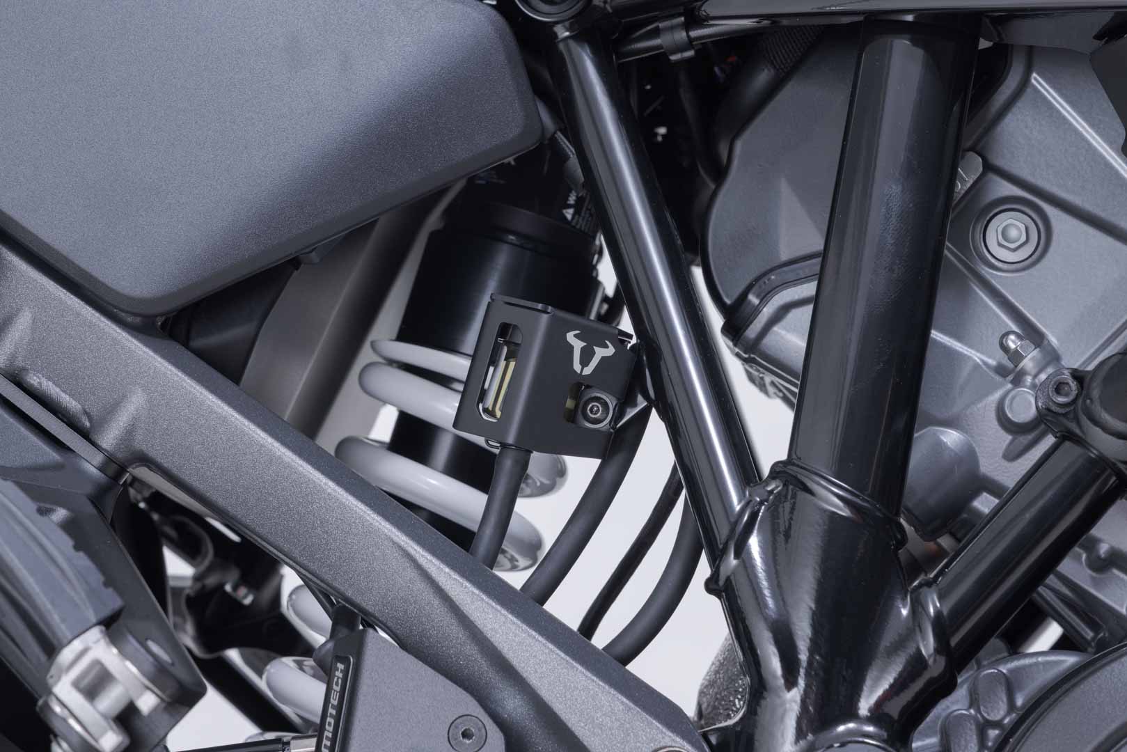 SW-MOTECH / SWモテック ブレーキフルードリザーバープロテクション（ブラック）。BMW、Ducati、KTM、ハスクバーナ各モデル対応。 | SCT.07.174.10900/B