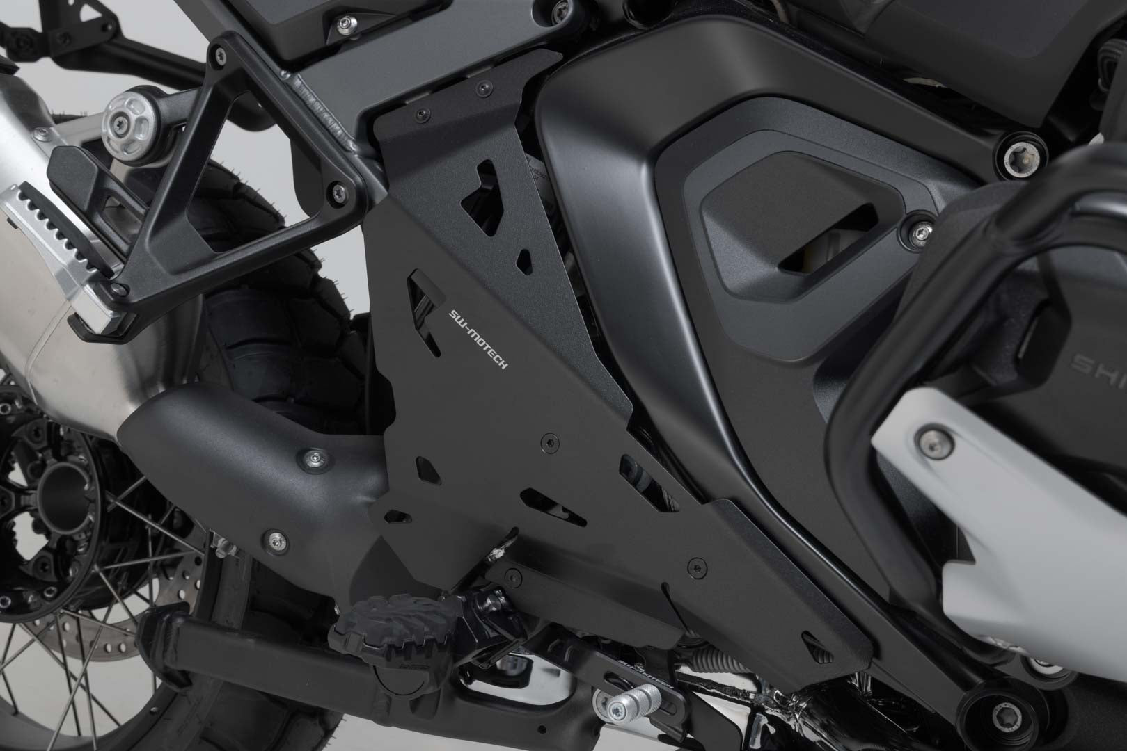 SW-MOTECH / SWモテック かかとプロテクター（ブラック）。BMW R 1300 GS Adventure (24-)。 | SCT.07.976.10000/B