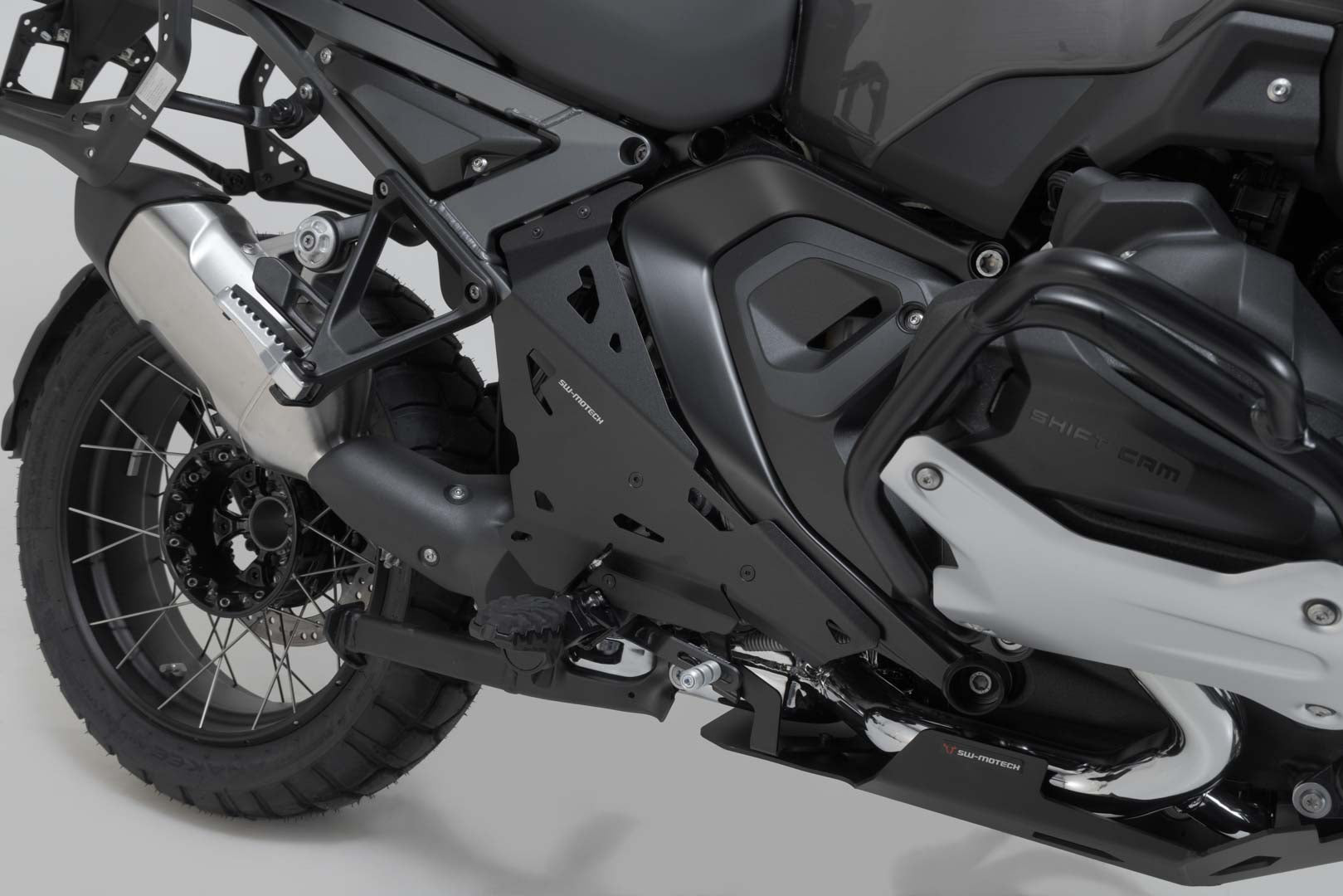 SW-MOTECH / SWモテック かかとプロテクター（ブラック）。BMW R 1300 GS Adventure (24-)。 | SCT.07.976.10000/B