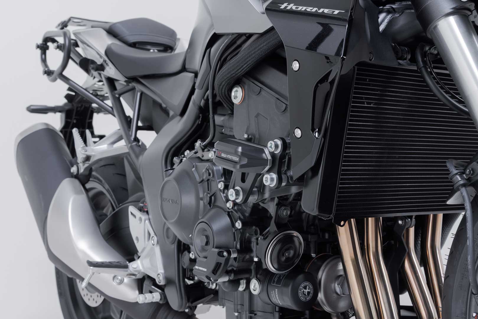 SW-MOTECH / SWモテック フォールパッドキット（ブラック）。Honda CB1000 ホーネット（24-）。 | STP.01.590.11100/B
