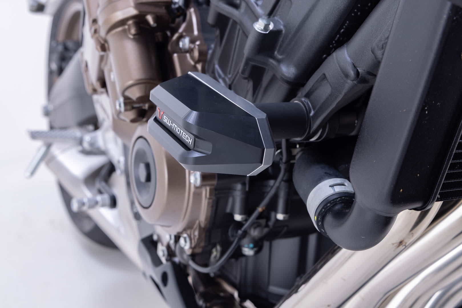 SW-MOTECH / SWモテック フォールパッドキット（ブラック）。Honda CB650R E-クラッチ（23年～）。 | STP.01.590.11200/B