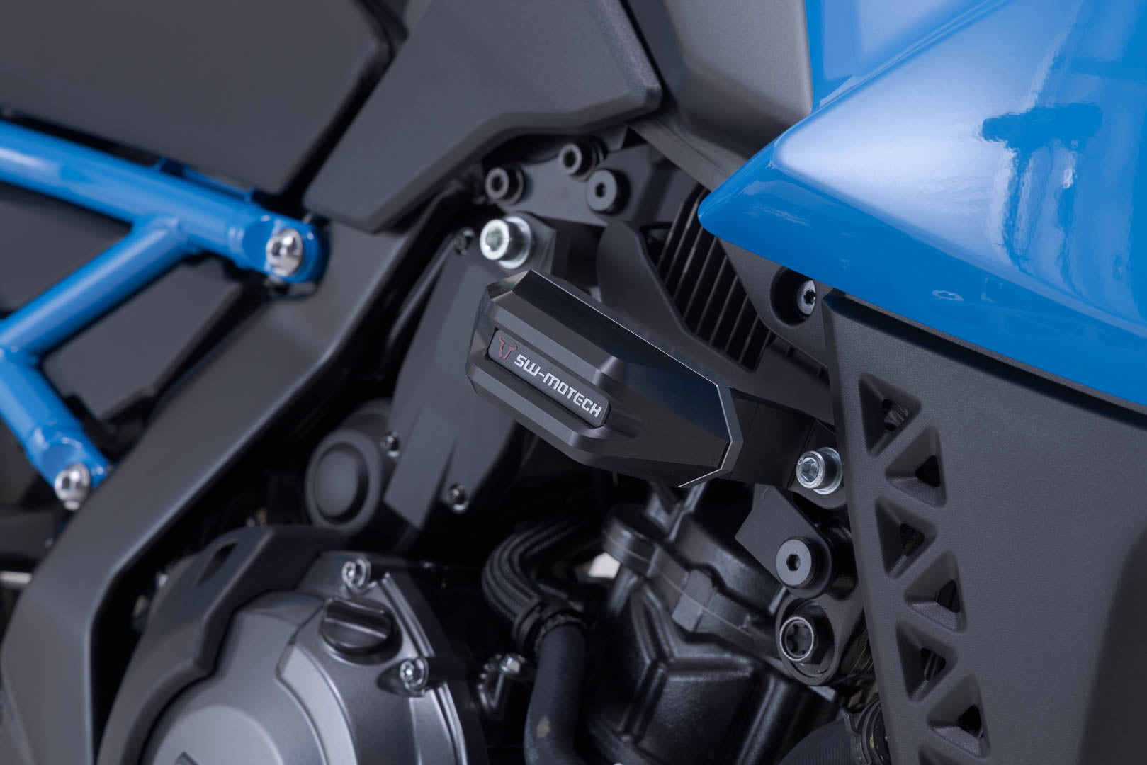 SW-MOTECH / SWモテック フォールパッドホルダー（ブラック）。Suzuki GSX-8S（22-）。 | STP.05.590.81000/B