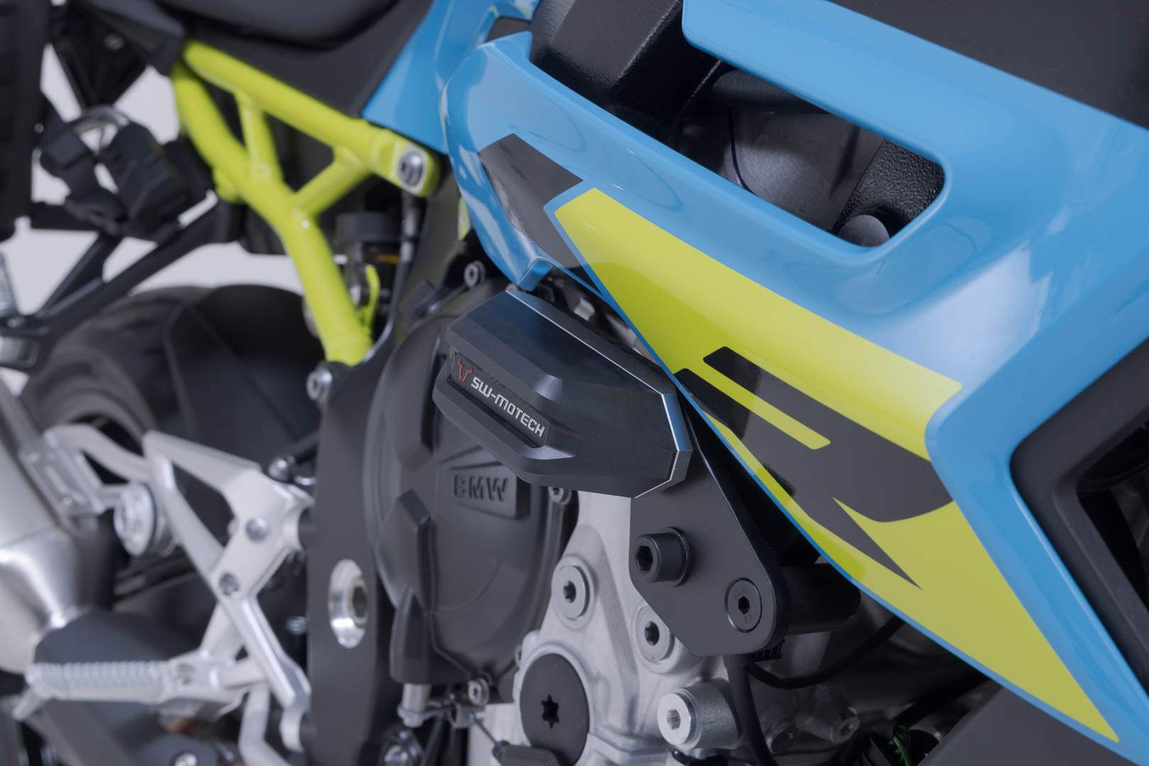 SW-MOTECH / SWモテック フォールパッドキット（ブラック）。BMW S 1000 R（24-）。 | STP.07.590.11100/B