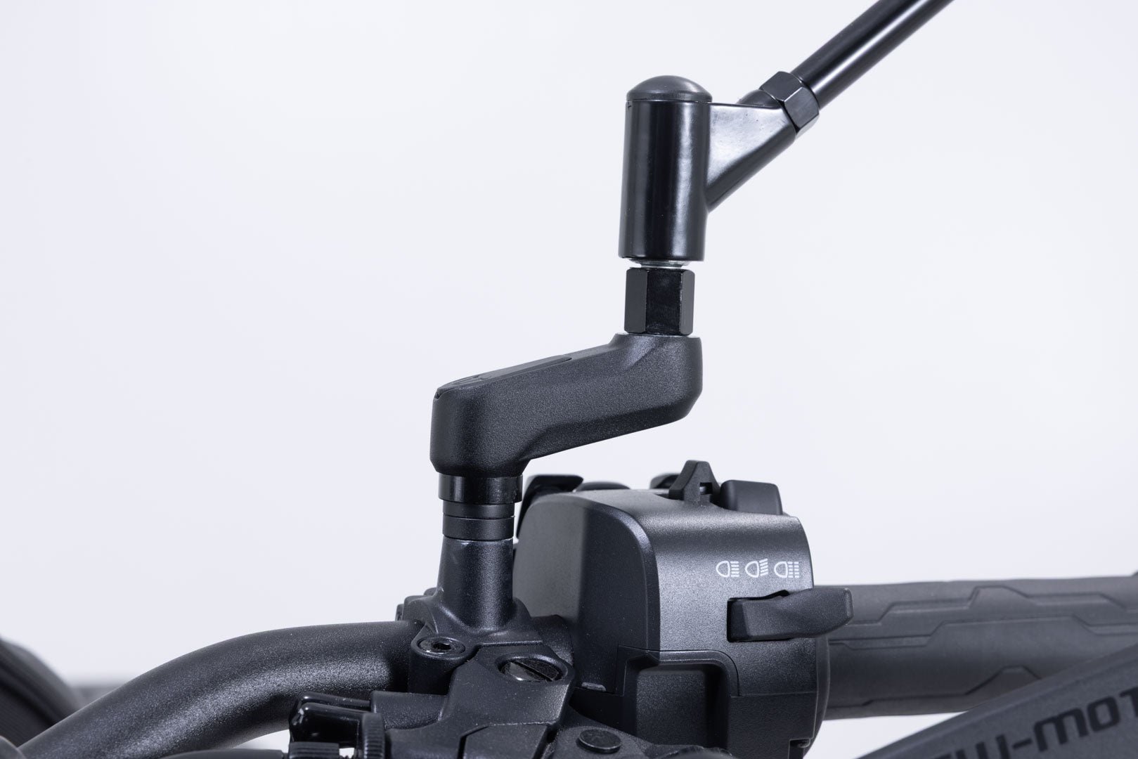 SW-MOTECH / SWモテック ミラーエクステンション（ブラック）。CFMoto 700MT / 800MT-X (24-)用。 | SVL.10.503.10000/B