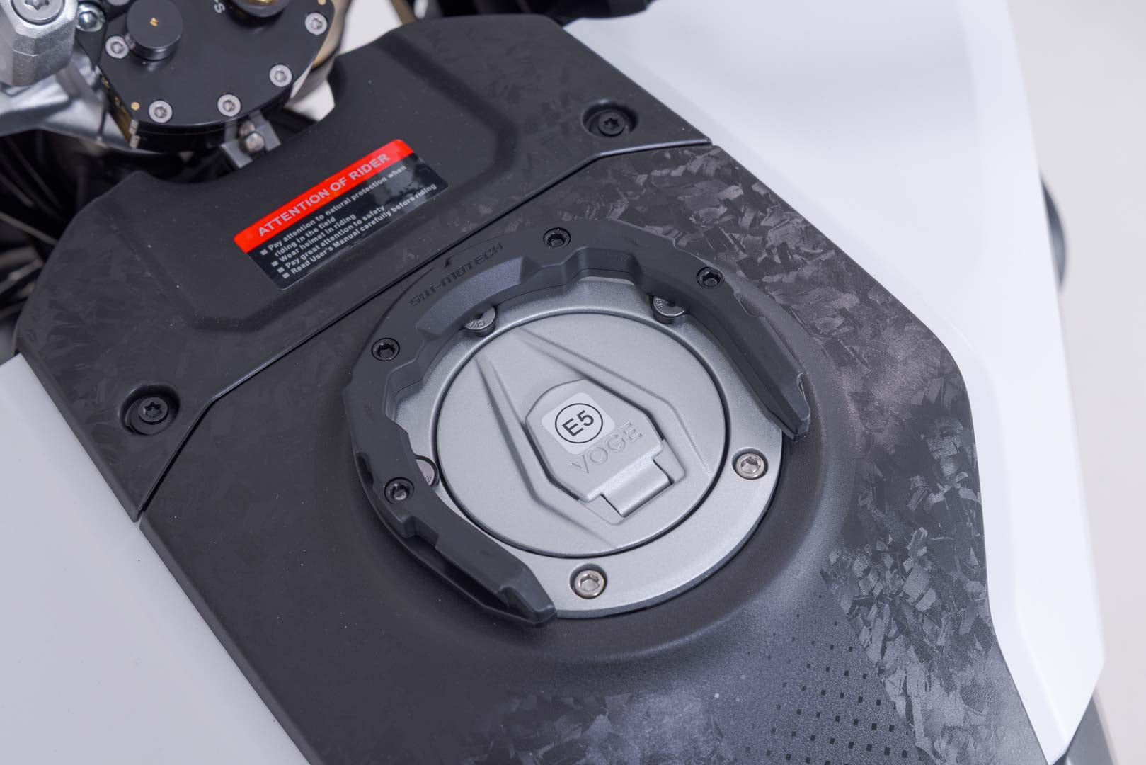 SW-MOTECH / SWモテック PRO タンクリング（ブラック）。Voge DS625X / DS800X Rally / DS900X。 | TRT.00.787.33601/B