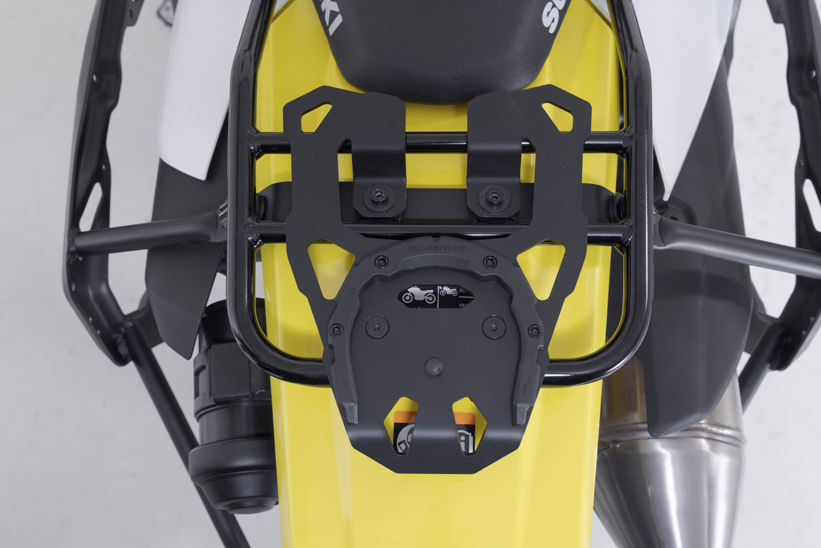 SW-MOTECH / SWモテック PRO タンクリングアダプター ブラック。Suzuki DR-Z4S (25-)。 | TRT.05.071.10000/B