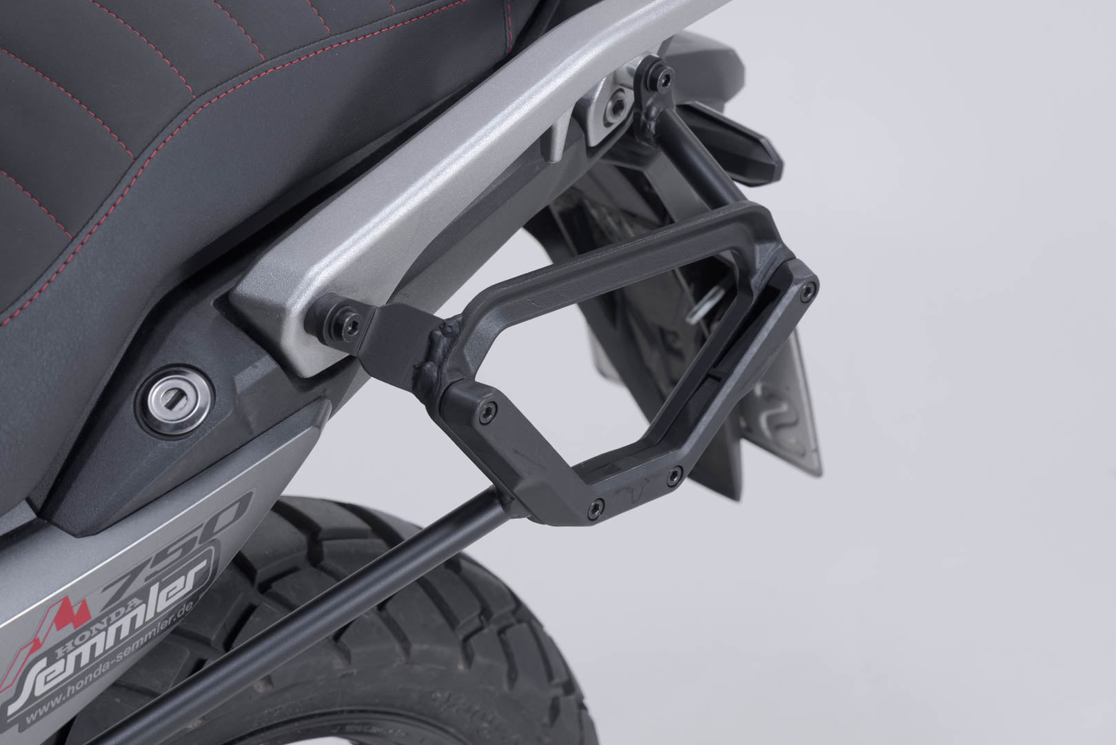 SW-MOTECH / SWモテック V-LOC サイドキャリア（左側） Honda XL750 トランスアルプ (22-)。 | VMC.01.070.10000