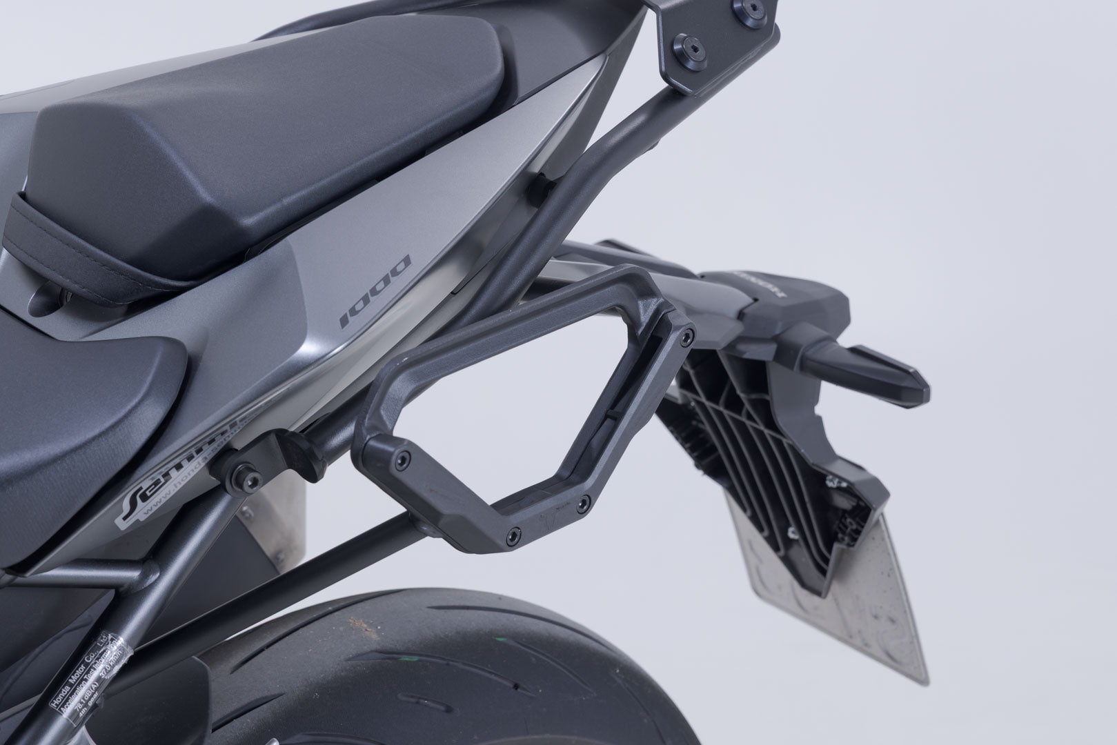 SW-MOTECH / SWモテック V-LOC サイドキャリア（左側） Honda CB1000 ホーネット（24-）。 | VMC.01.211.10000