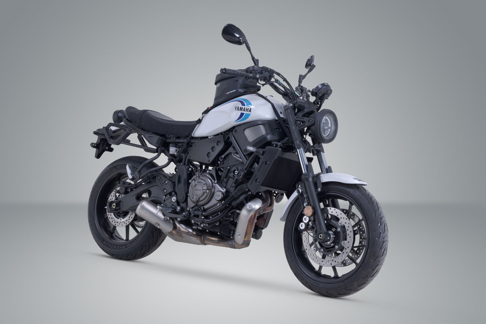 SW-MOTECH / SWモテック V-LOC サイドキャリア（左側） Yamaha XSR700 (15-) / XSR700 XT (19-)。 | VMC.06.642.10000