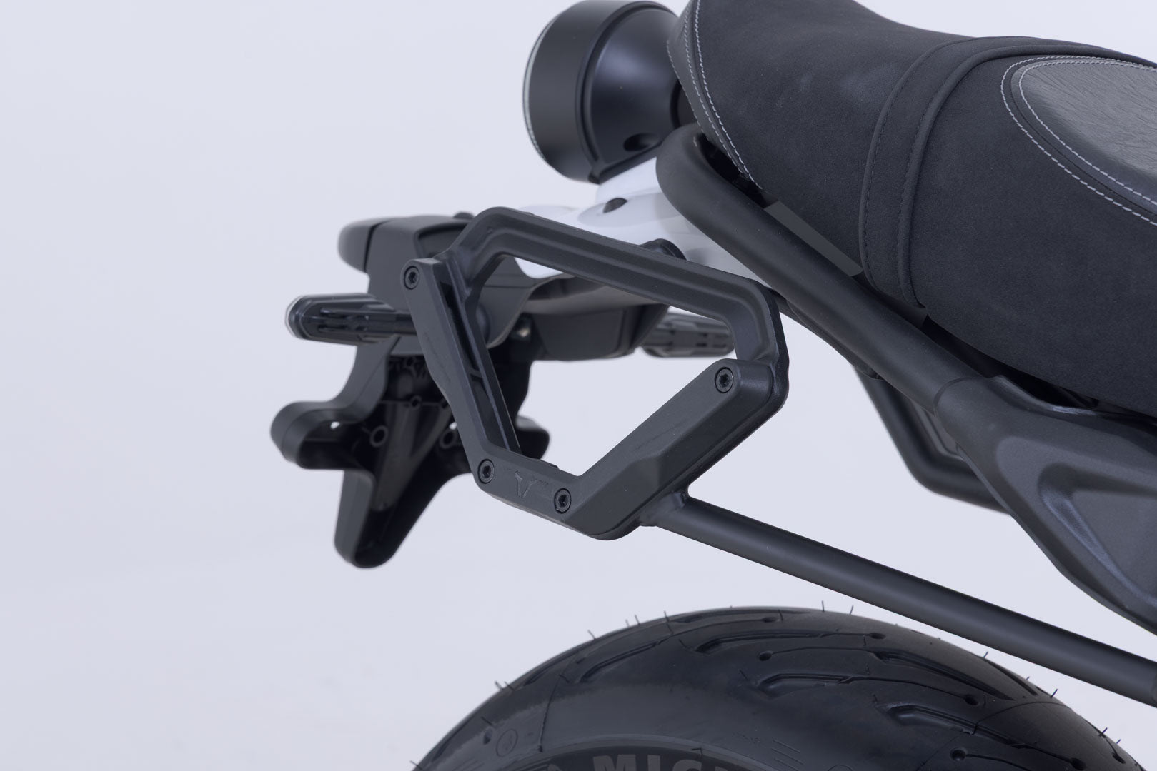 SW-MOTECH / SWモテック V-LOC サイドキャリア（右側） Yamaha XSR700 (15-) / XSR700 XT (19-)。 | VMC.06.642.11000