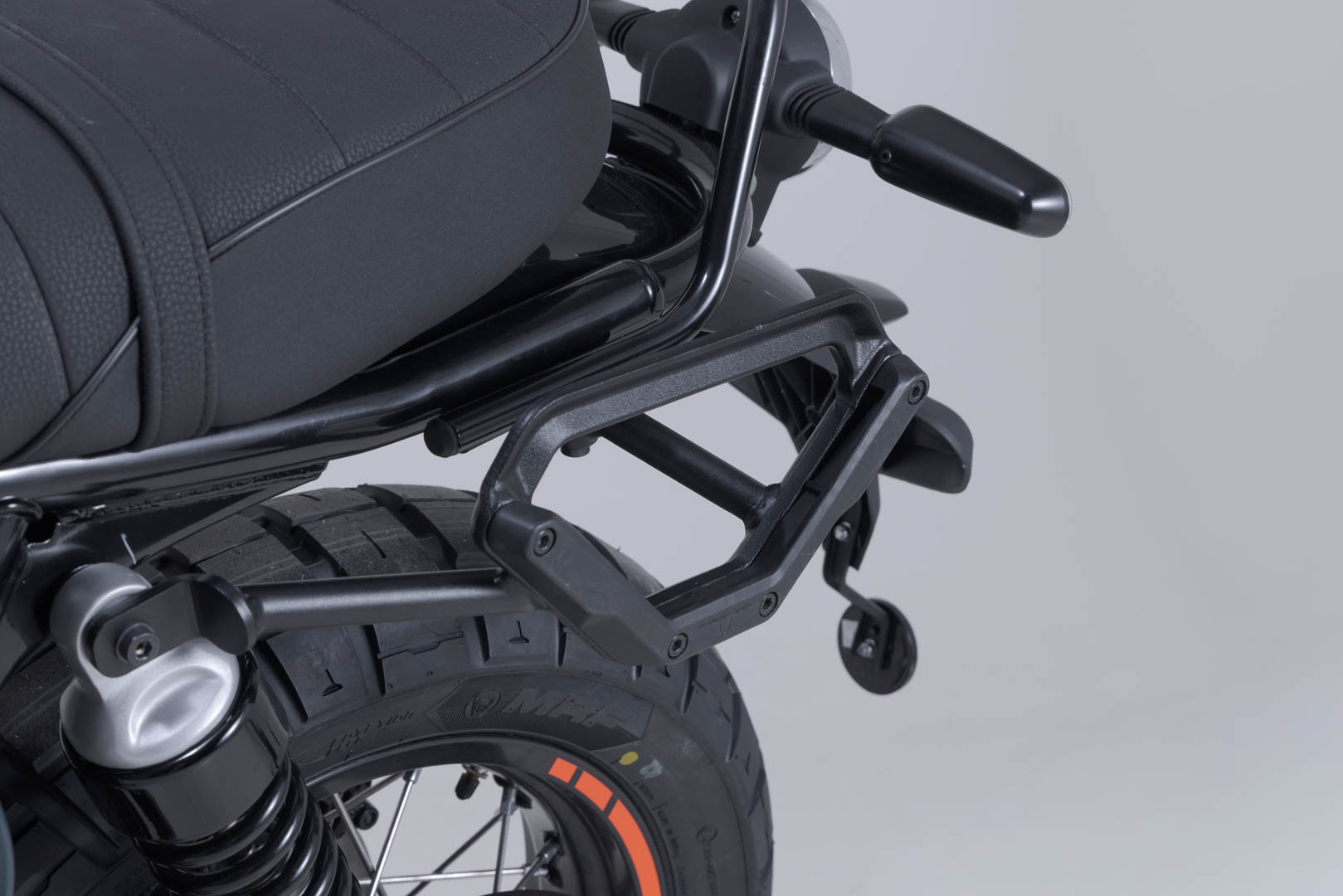 SW-MOTECH / SWモテック V-LOC サイドキャリア（左側） Kawasaki Z650RS (21-)／Z650RS 50th Anniver. (22-)。 | VMC.08.993.10000
