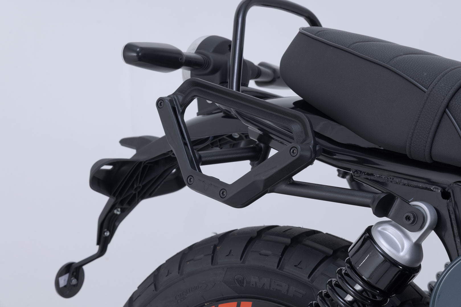 SW-MOTECH / SWモテック V-LOC サイドキャリア（右側） Kawasaki Z650RS (21-)／Z650RS 50th Anniver. (22-)。 | VMC.08.993.11000