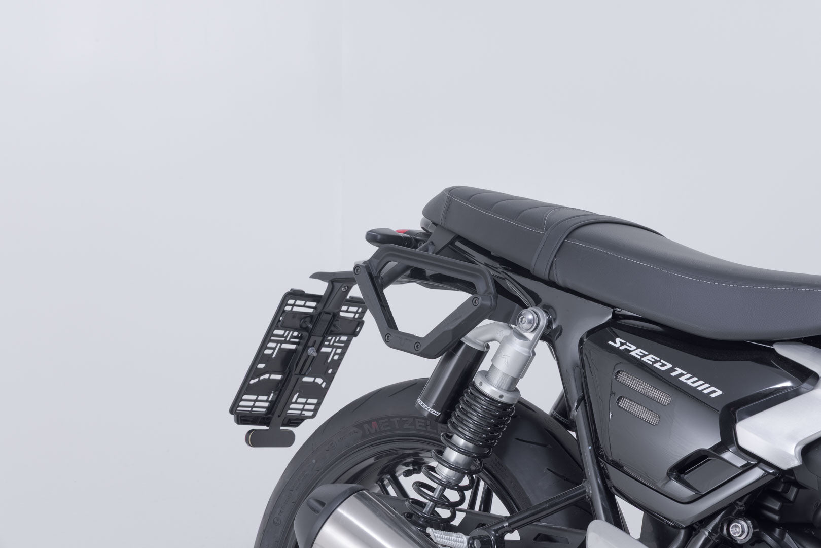 SW-MOTECH / SWモテック V-LOC サイドキャリア（右側） Triumph スピードツイン 1200 (18-)。 | VMC.11.928.11000