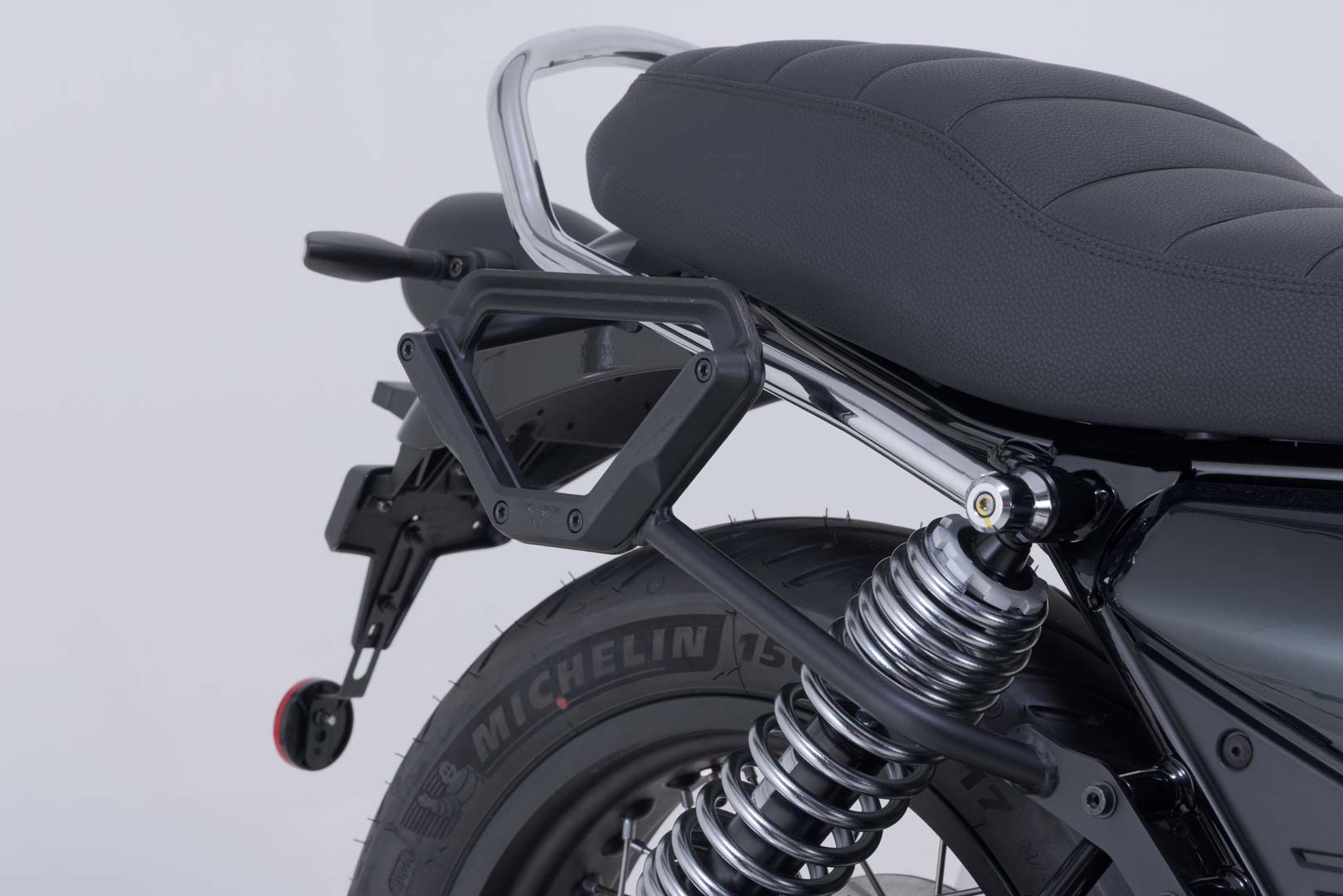 SW-MOTECH / SWモテック V-LOC サイドキャリア（右側） Moto Guzzi V7 モデル（20-）。 | VMC.17.847.11000