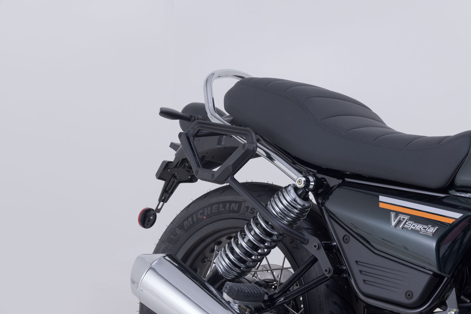 SW-MOTECH / SWモテック V-LOC サイドキャリア（右側） Moto Guzzi V7 モデル（20-）。 | VMC.17.847.11000