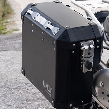 Unitgarage / ユニットガレージ Pair of Atlas 47L+41L Aluminum panniers with HD Pan America | AL2C-BL-3306-BL