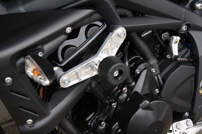 GSGモトテクニック クラッシュパッドセット ホールディングプレート アルミ Triumph ストリートトリプル 675 / 675 R (2009-2012) mounting on carrier plate | 6544450-T21-DS GSGモトテクニック クラッシュパッドセット ホールディングプレート アルミ Triumph ストリートトリプル 675 / 675 R (2009-2012) mounting on carrier plate | 6544450-T21-DS