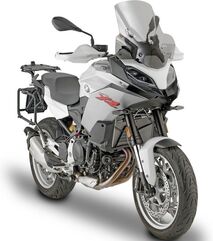 GIVI / ジビ Windscreen for BMW F 900 XR color light smoke, dim. HxW 49x43 cm, 23 cm higher than oe, fits oe headlight fairing | D5137S