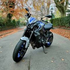 Pyramid Plastics / ピラミッドプラスチック Fly Screen | Icon Blue Colours | Yamaha MT-09 2021> | 22160E