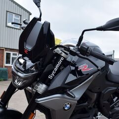 Pyramid Plastics / ピラミッドプラスチック Fly Screen | Black Storm Metallic & Graphite Grey | BMW F900 R 2020> | 24090D