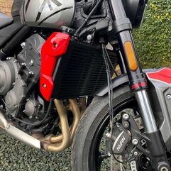 Pyramid Plastics / ピラミッドプラスチック Radiator Guard | Matte Black | Triumph Trident 660 2021> | 526600M