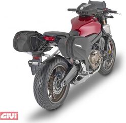 GIVI / ジビ EASYLOCK サドルバッグスペーサーHonda CB 650 R (2021) | TE1185