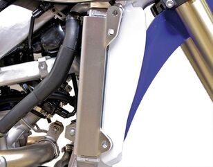 AXP-Racing / エーエックスピーレーシング ラジエーターブレース - ブルー | AX1496