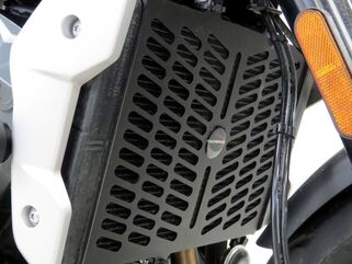 Powerbronze 樹脂製クーラーグリル TRIUMPH TRIDENT 660 21/マットブラック | 520-T117-023