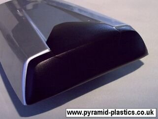 Pyramid Plastics / ピラミッドプラスチック Suzuki SV 1000 シートパッド ブラック 2003>2014 | 10009